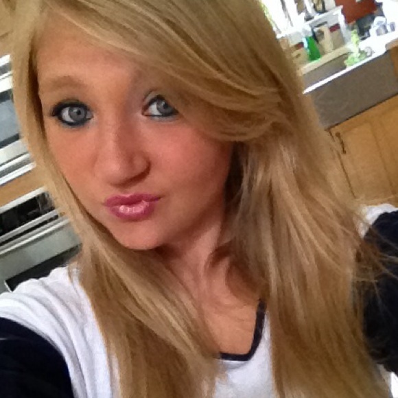 Profile Picture of Mackenzie Lamberton (@kenzielynn_) on Poshmark