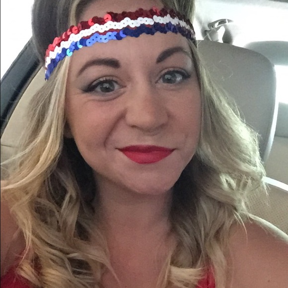 Profile Picture of Amanda Pfirrman (@glittzy315) on Poshmark