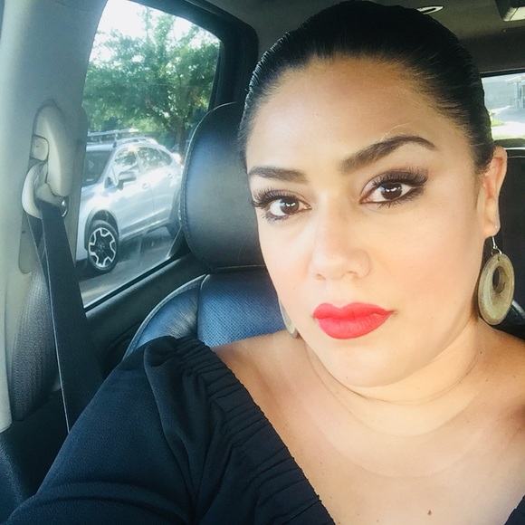 Profile Picture of Ruby Deluna (@ruby_deluna) on Poshmark