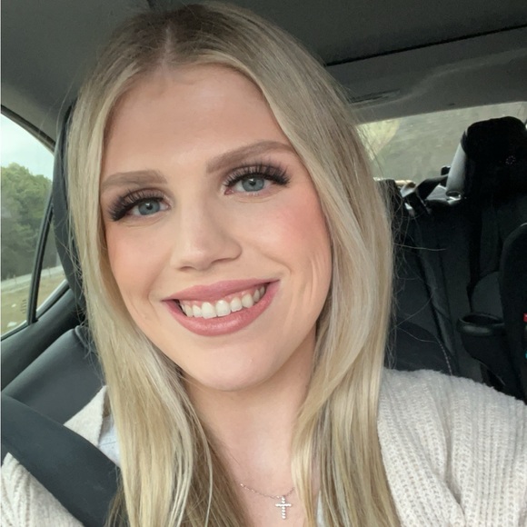 Profile Picture of Kaylee Brasko (@kayleebrasko) on Poshmark