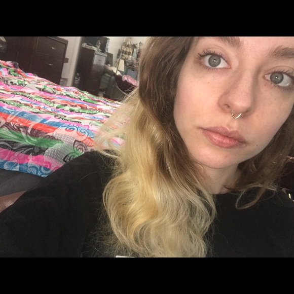 Profile Picture of Victoria Chirafisi (@_kilgore) on Poshmark