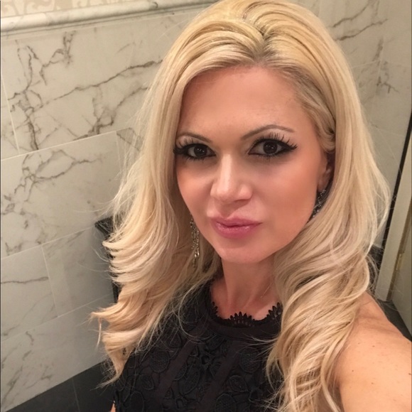 Profile Picture of Lisa Biasucci (@lab1021) on Poshmark