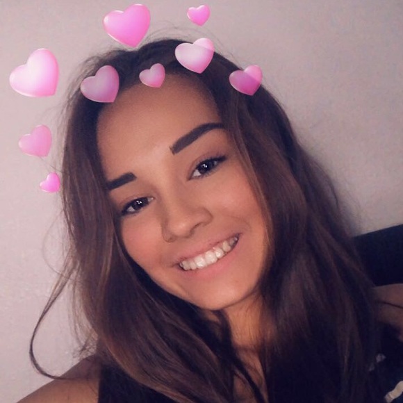 Profile Picture of Monica Hollcraft (@monicahollcraft) on Poshmark