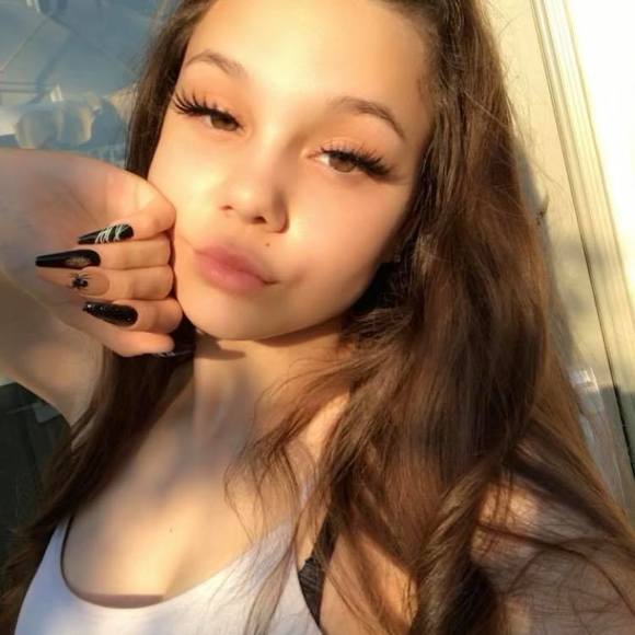 Profile Picture of Emillee Shavor (@emileeshavor5) on Poshmark