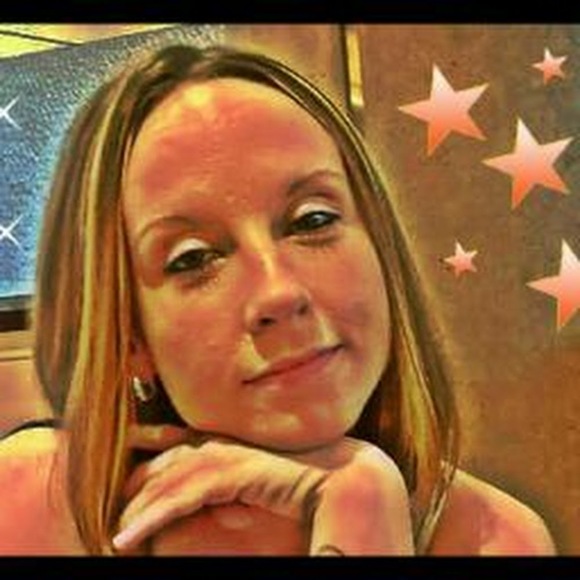 Profile Picture of Amanda Chambers (@amandachambe753) on Poshmark