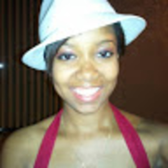 Profile Picture of Elle Steven (@daniellejs08) on Poshmark