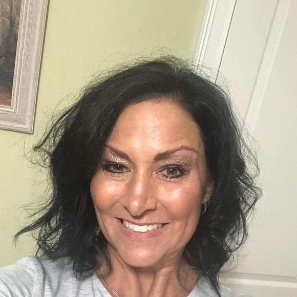 Profile Picture of Tracy Rickerson (@tracy_rickerson) on Poshmark