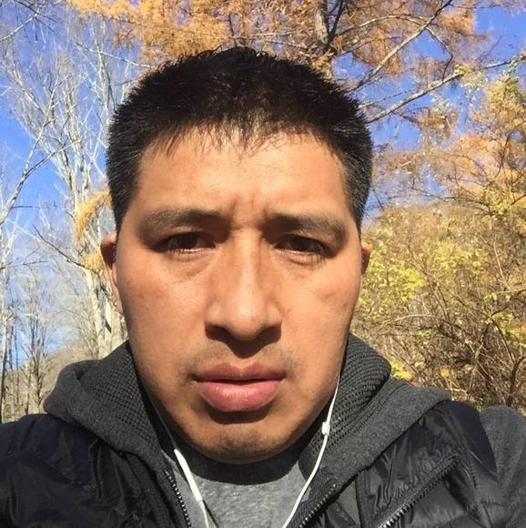 Profile Picture of Carlos Fernandez (@carlosfernan371) on Poshmark