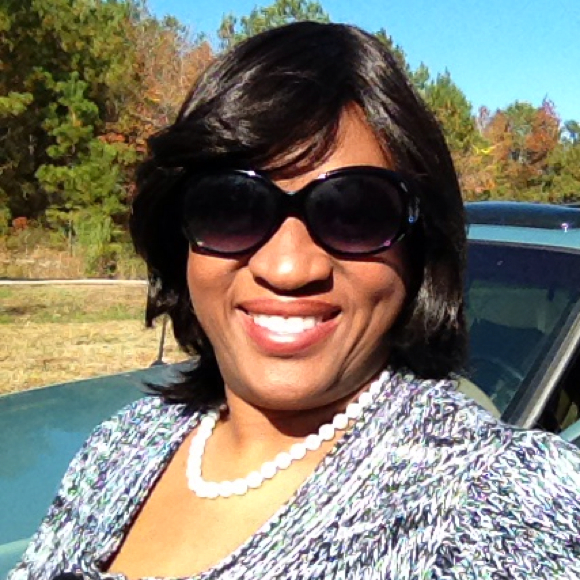 Profile Picture of Dee Edgerton (@mizzdeelicious) on Poshmark