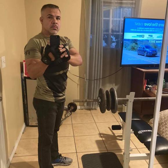 Profile Picture of Paul Felix (@paulfelix155) on Poshmark