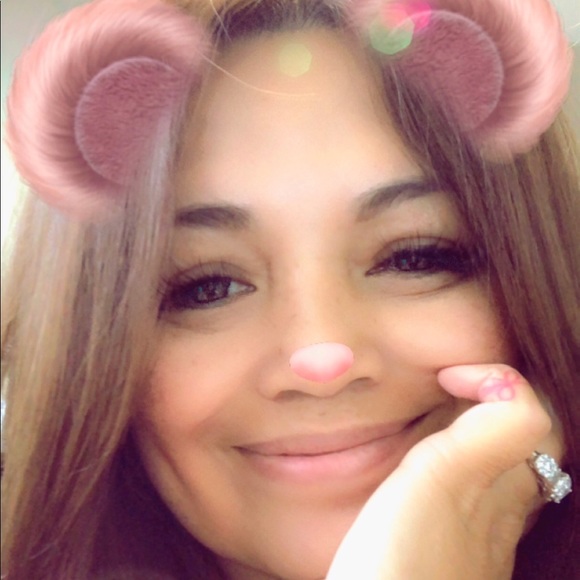 Profile Picture of Aster Silletti (@aycandy) on Poshmark