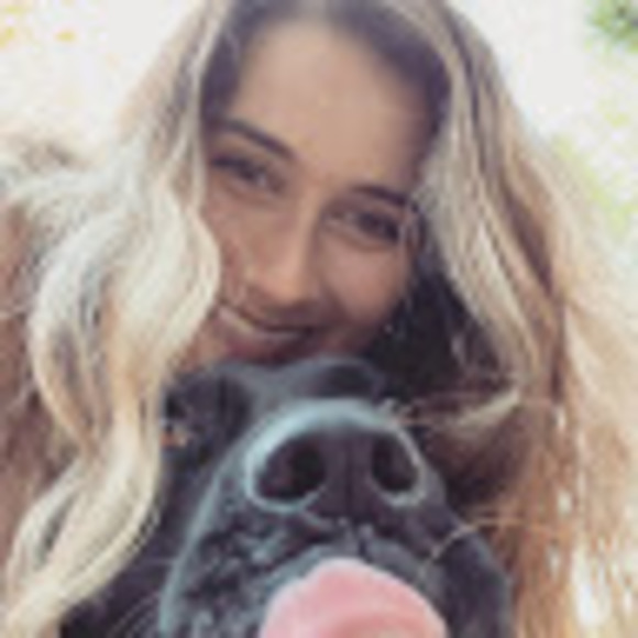 Profile Picture of Mina Sealund (@msealund) on Poshmark