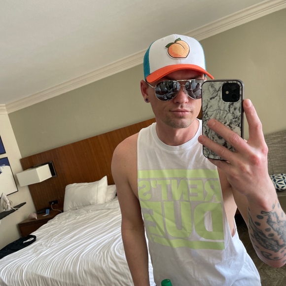 Profile Picture of Andrew Weaver (@alweav02) on Poshmark