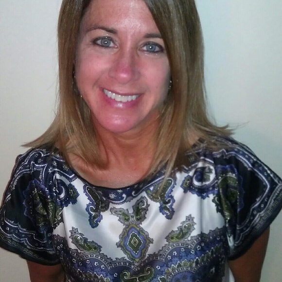 Profile Picture of Paula Mcdaniel (@paulamcdaniel) on Poshmark