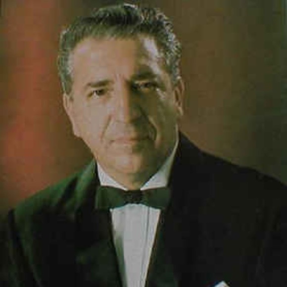 Profile Picture of Annunzio paulo Mantovani (@mantovaniwho) on Poshmark