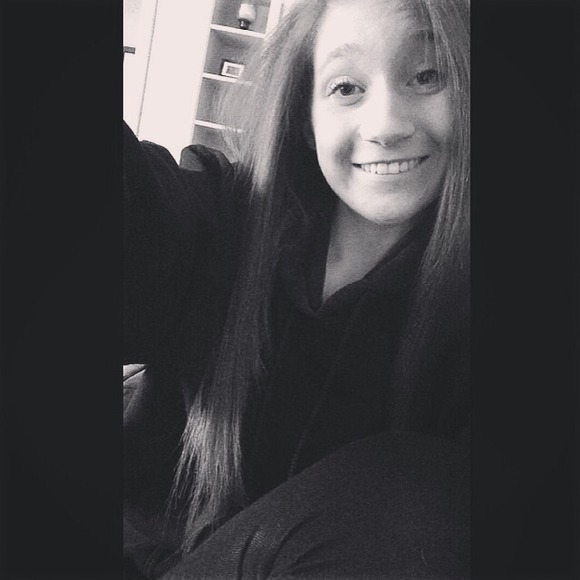 Profile Picture of Brianna Hailson (@b_hails) on Poshmark