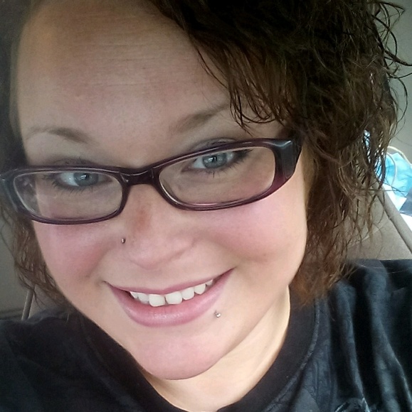 Profile Picture of Amy Borton (@roysollady15) on Poshmark