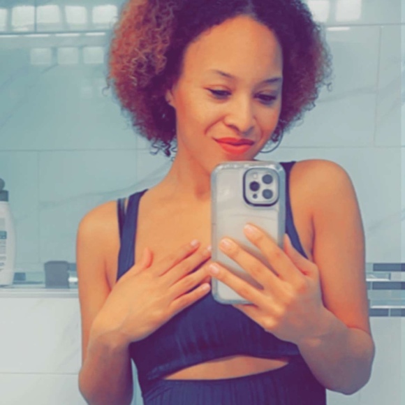 Profile Picture of Breeanna Osborne (@feistyhoneybee) on Poshmark