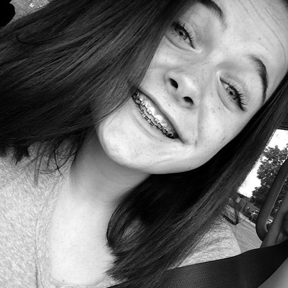 Profile Picture of Amber Krupicka (@amberr_7073) on Poshmark