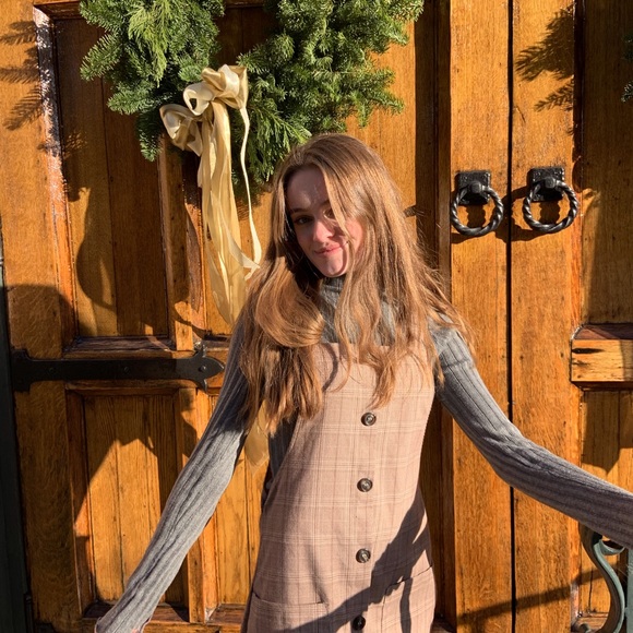 Profile Picture of Ruby Gillis (@ruby_gillis) on Poshmark