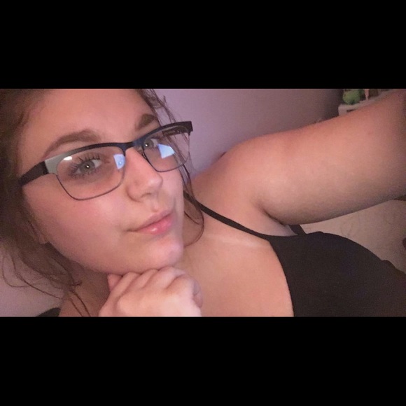 Profile Picture of Nik Inzana (@nikxxcx) on Poshmark