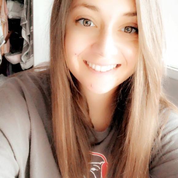 Profile Picture of Julia Veltman (@julia_veltman) on Poshmark