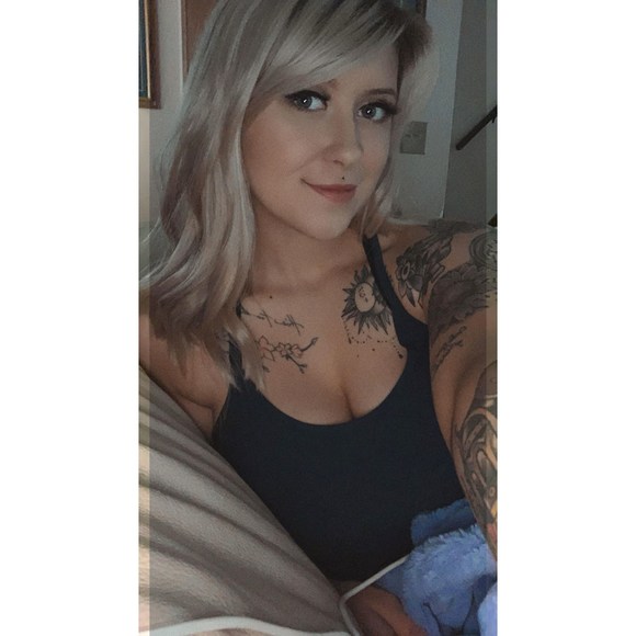 Profile Picture of Hannarose Tellefson (@hannarose8878) on Poshmark