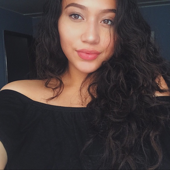 Profile Picture of Kennya Medina (@kennyamedinaax) on Poshmark