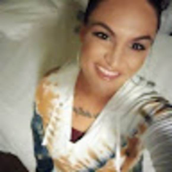Profile Picture of Samantha Waggoner (@waggoner096) on Poshmark