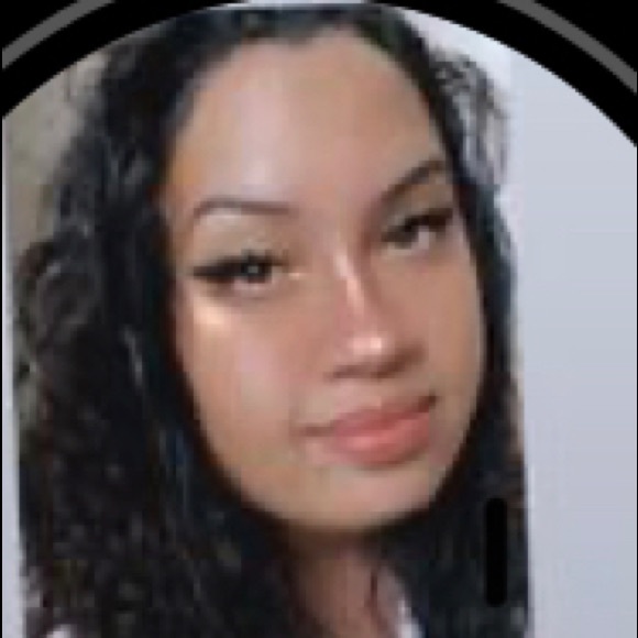 Profile Picture of Shanice Diaz-lingan (@shanicelingan) on Poshmark