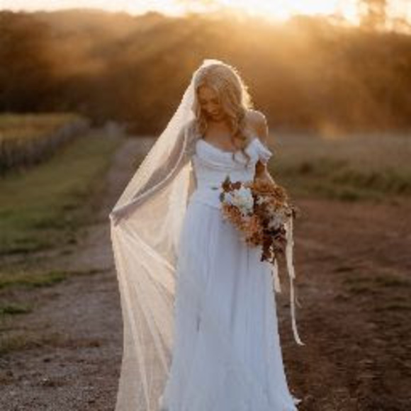 Profile Picture of Emily Cole-bergin (@emilycolebergin) on Poshmark