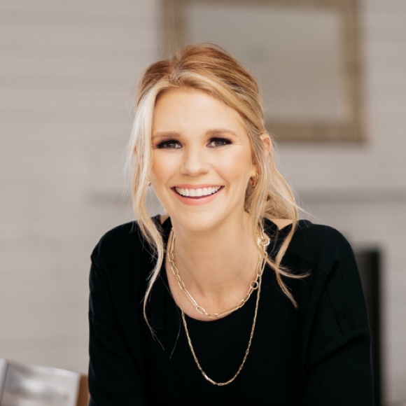 Profile Picture of Erin Vandersluis (@erinvandersluis) on Poshmark