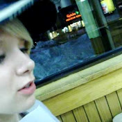 Profile Picture of Cassandra Swanson (@GCLUVUHYEAH) on Youtube