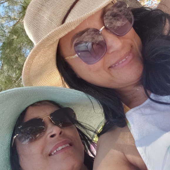 Profile Picture of Ada Olivares (@carlixtatineo) on Poshmark