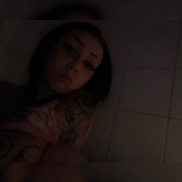 Profile Picture of Fleure Des champs (@fleure_d) on Poshmark