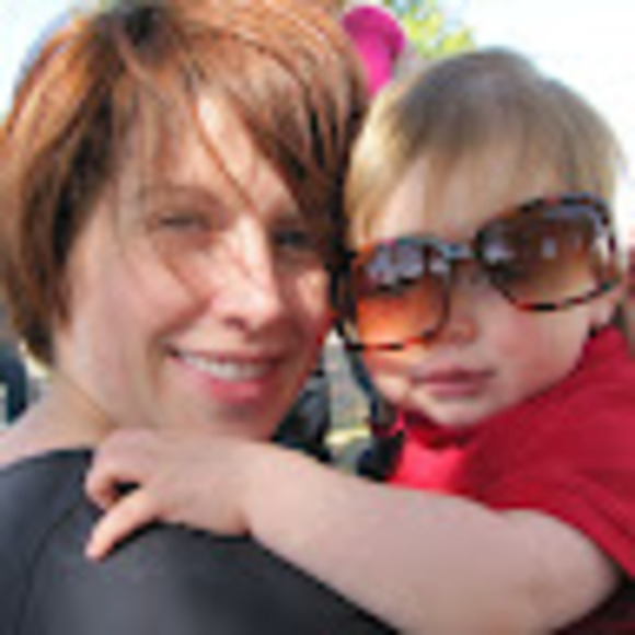 Profile Picture of Nicole Holtberg (@lilirishpixie) on Poshmark