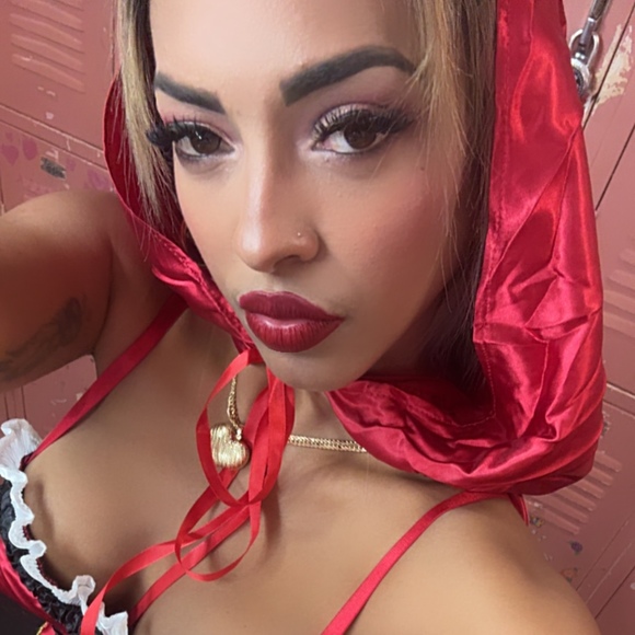 Profile Picture of Zayli Chapelli (@zaylichapelli) on Poshmark