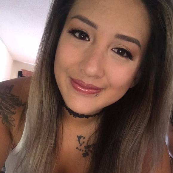 Profile Picture of Rachel Middlemiss (@mrsmiddlemiss) on Poshmark