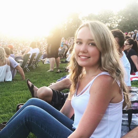 Profile Picture of Nicole Rancourt (@rancourtnicole) on Poshmark