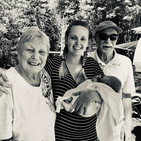 Profile Picture of Emily Puhalski (@puhalski1995) on Poshmark