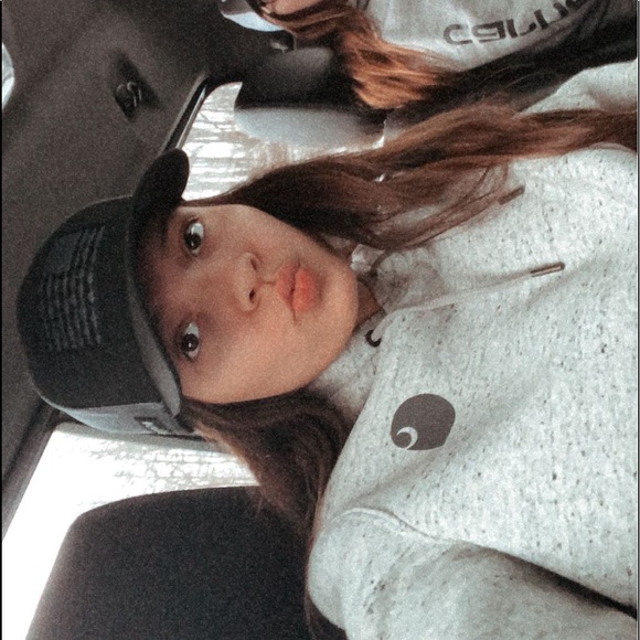 Profile Picture of Ember Radic (@emberradic) on Poshmark