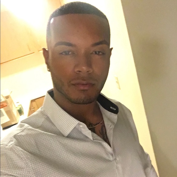 Profile Picture of Julian Jones (@juleeyin) on Poshmark