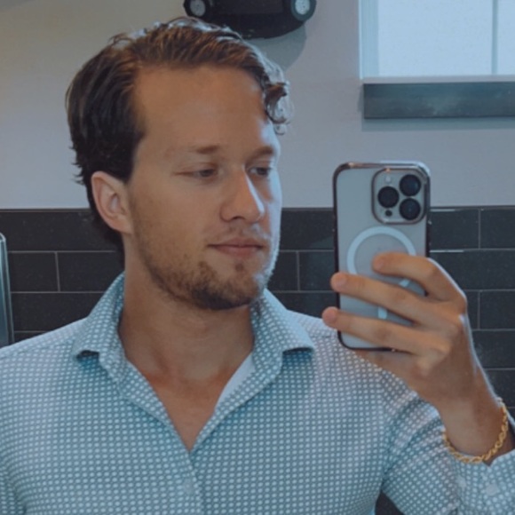 Profile Picture of Vince Peneschi (@vincentp1997) on Poshmark