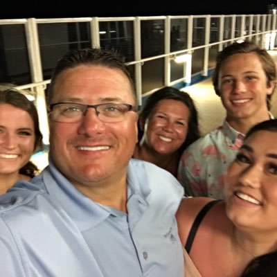 Profile Picture of Steve & Kelli Hoyt (@shoyt_carpenter) on Twitter