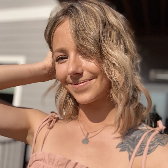 Profile Picture of Cassandra Downing (@cassierosestyle) on Poshmark