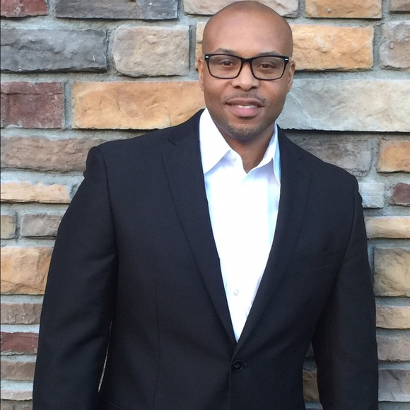 Profile Picture of Micheal Mitchell (@mrm2k2) on Poshmark