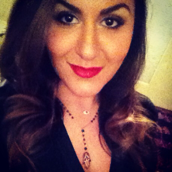 Profile Picture of Elizabeth Qorri (@ellushe23) on Poshmark