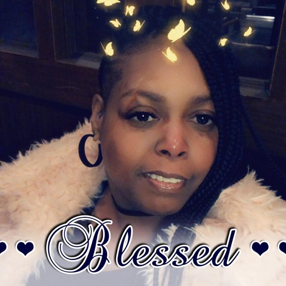 Profile Picture of Kendra Gorens (@kendragorens) on Poshmark