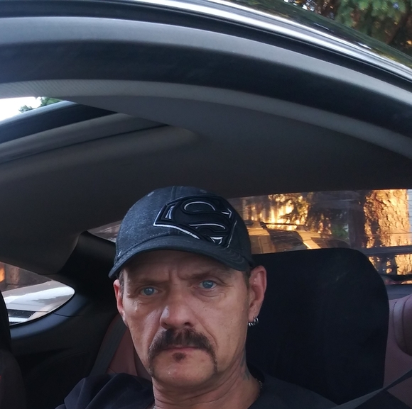 Jeff Fennern - Poshmark Profile Picture of Jeff Fennern (@jeffreyfennern) on Poshmark