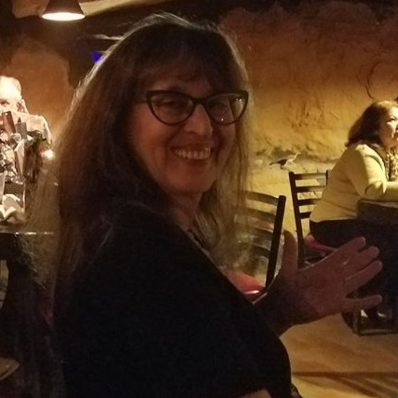 Profile Picture of Terri Sinclair (@sterri1955) on Poshmark
